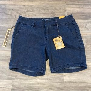 SALE Hybrid & Company shorts denim NWT size 9 Bermuda